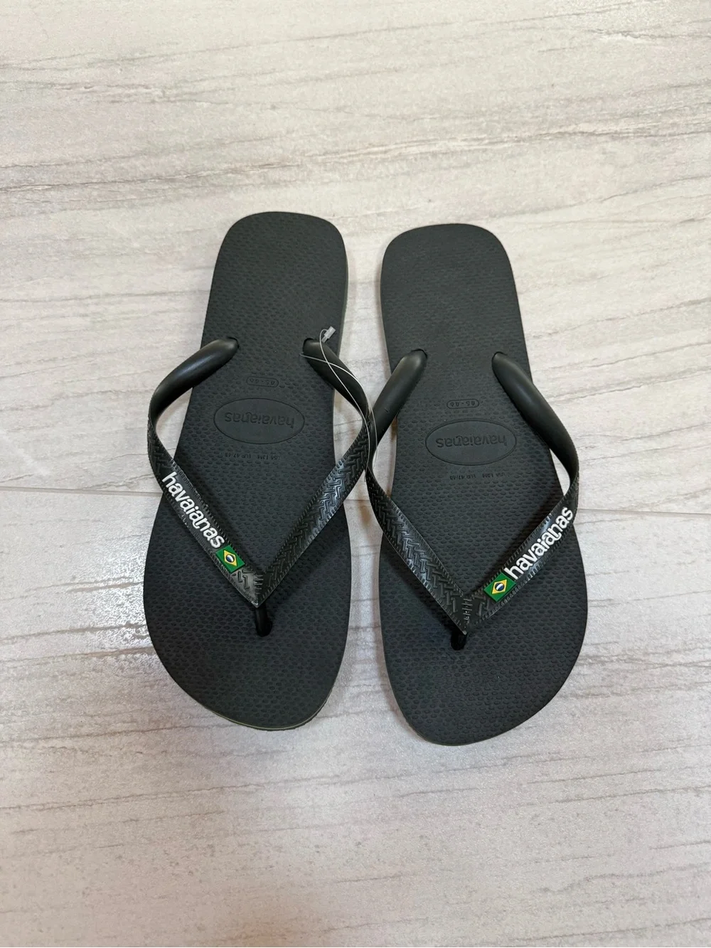 Havaianas Mens Verde Flip Flops with Brazilian Flag Detail